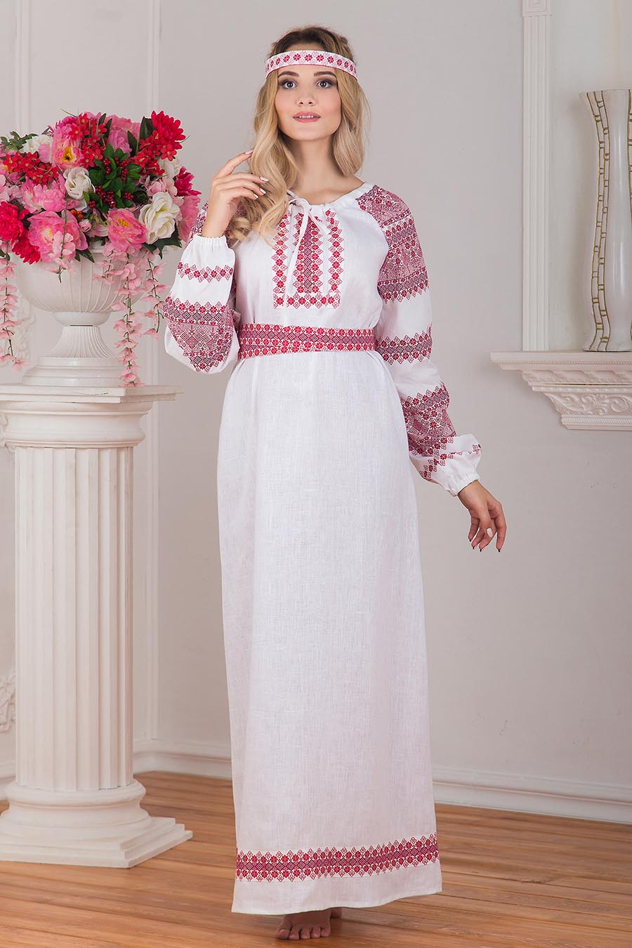 Women in Slavic costumes in Helsinki