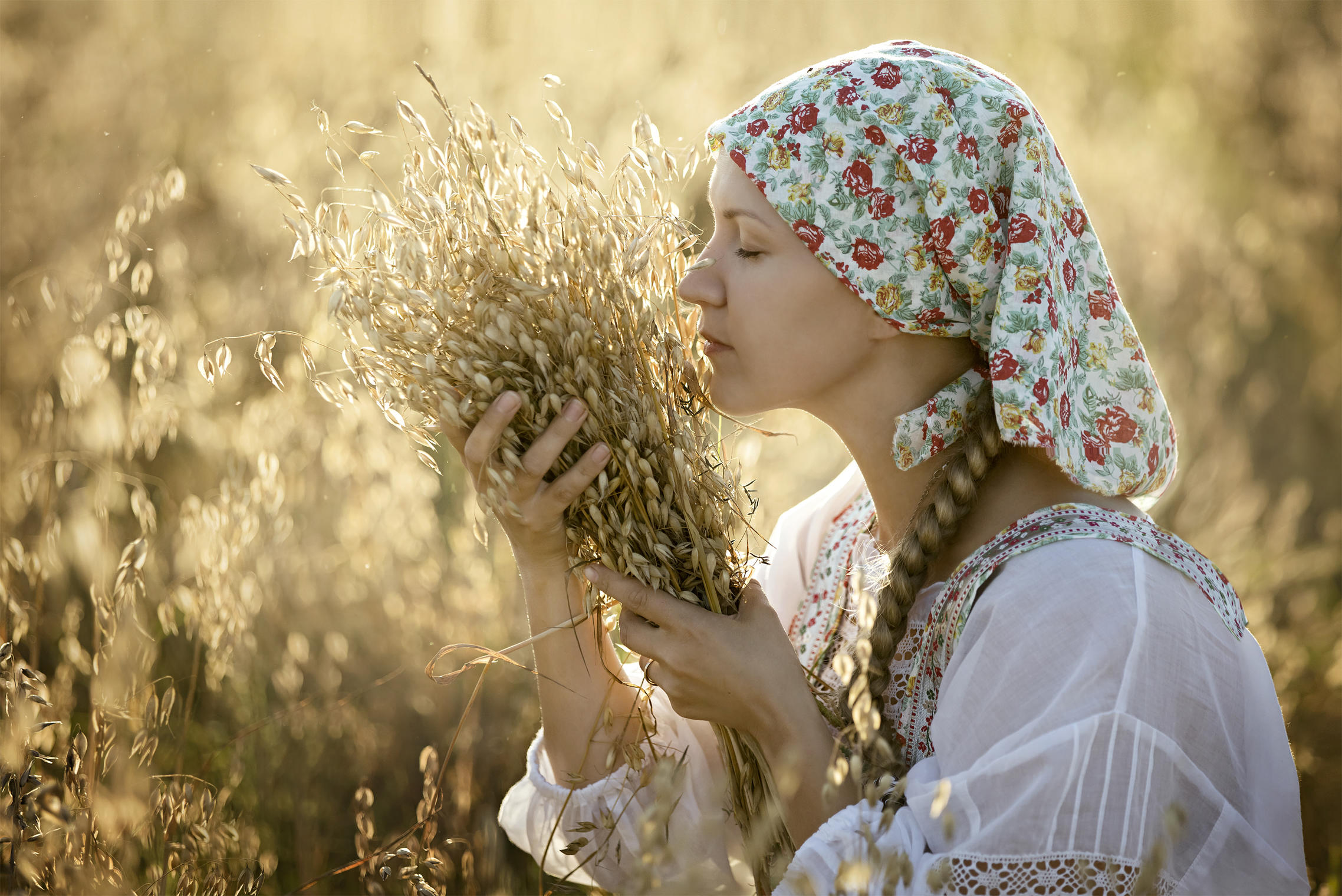 Photo Women in Slavic costumes in Helsinki